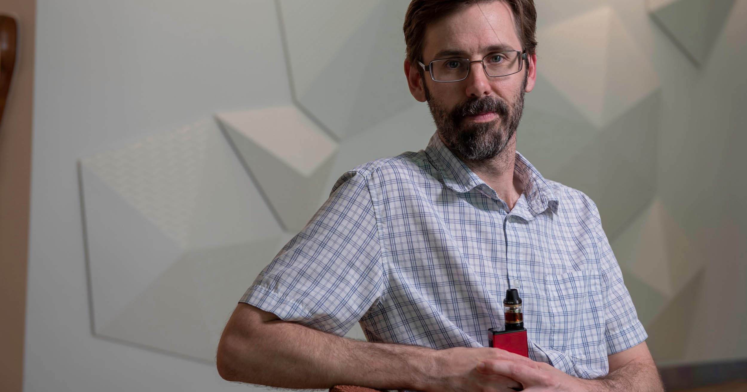 Associate Professor Alexander Larcombe holding an e-cigarette