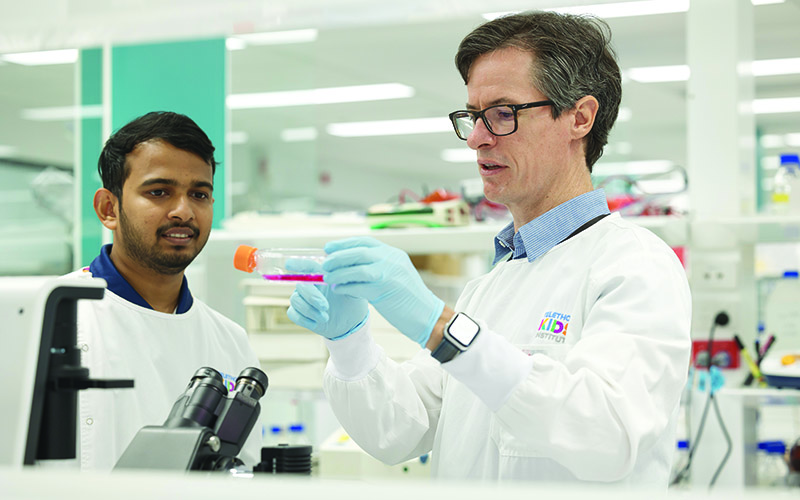 hD student Kalindu Rodrigo and Dr Timothy Barnett discovered a new form of antimicrobial resistance